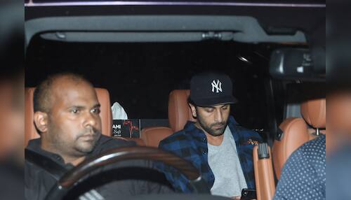 Photo Gallery: Ranbir Kapoor spotted at Mahesh Bhatts office, News