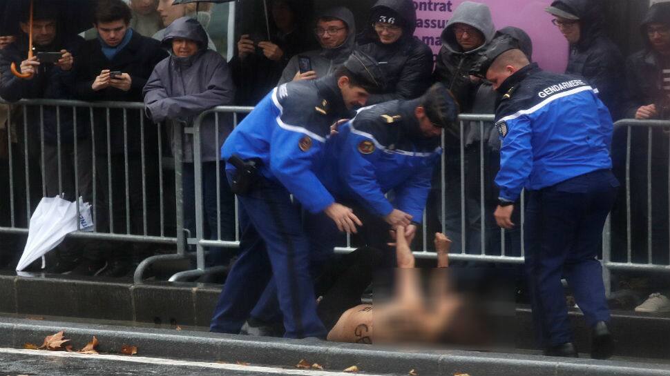 Topless woman protester runs at Donald Trump''s motorcade in Paris Topless woman protester runs at Donald Trump''s motorcade in Paris