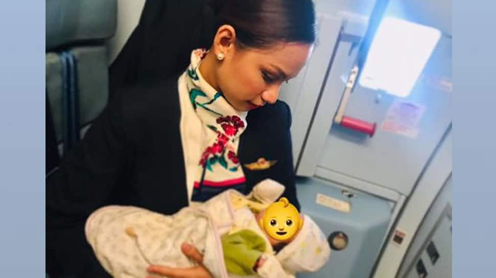 Flight attendant breastfed crying baby after mother runs out of milk mid-air