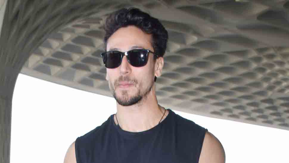 &#039;Baaghi 2&#039; actor Tiger Shroff makes a swag entry at airport 