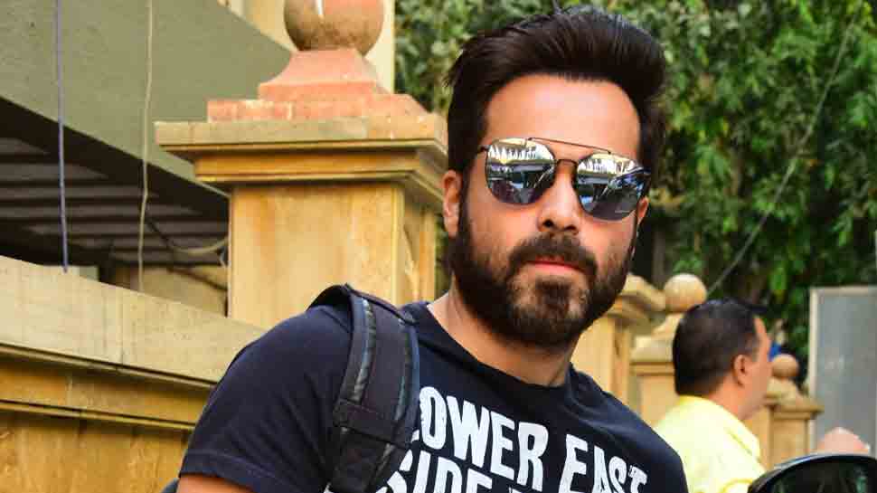 Emraan Hashmi spotted at Bandra, looks cool in a graphic tee