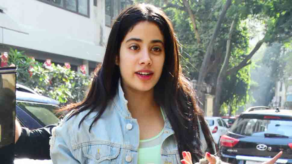 After turning into bridesmaid for an ad shoot, Janhvi Kapoor heads to Manish Malhotra&#039;s store