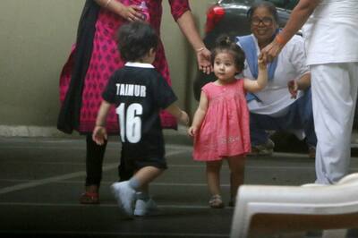 Inaaya and Taimur play together