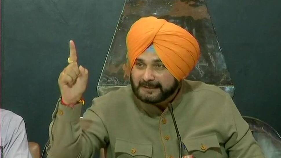 Congress leader Navjot Singh Sidhu welcomes Centre&#039;s decision on Kartarpur corridor