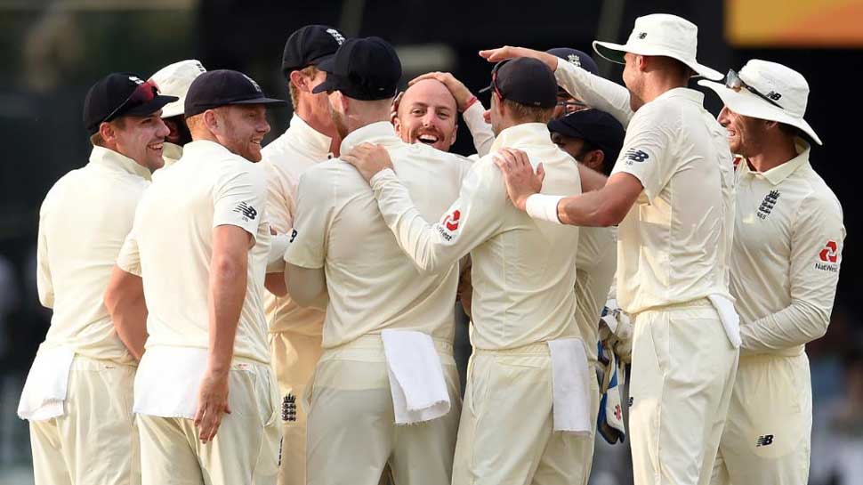 Sri Lanka top order crumbles, England eye series sweep