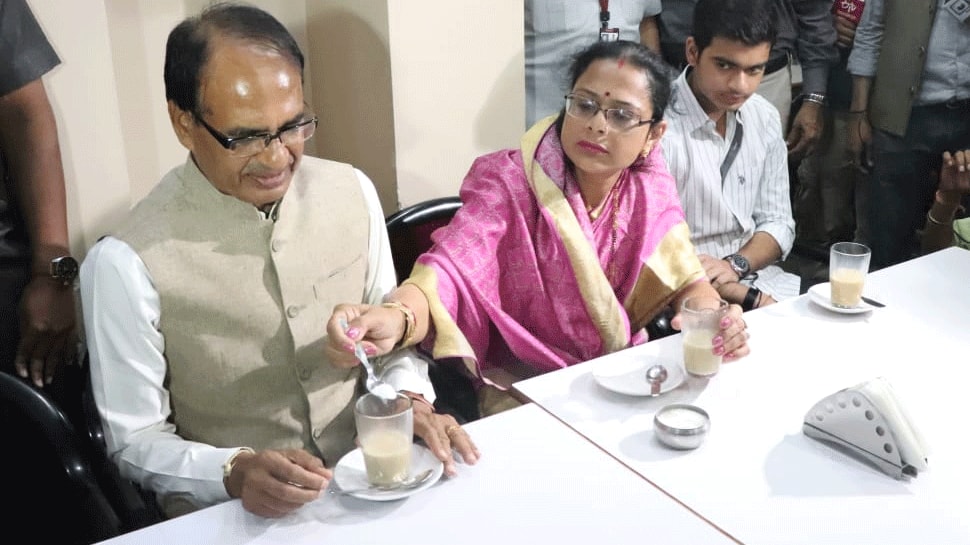 Madhya Pradesh Assembly elections: A day ahead of polling, Shivraj Singh Chouhan took coffee break with family, enjoyed sambhar vada