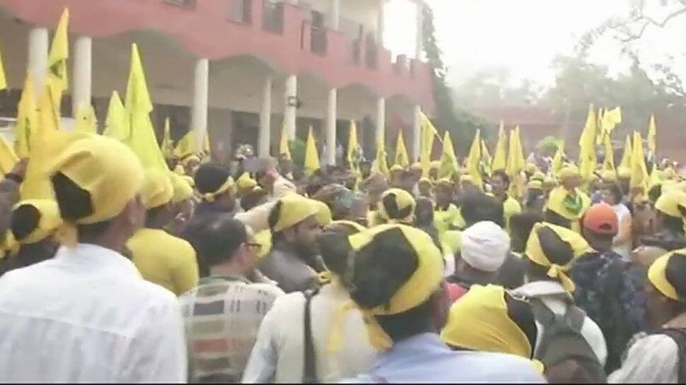 #ChaloDilli: Over 1 lakh farmers unite in Delhi to bring attention to agrarian crisis