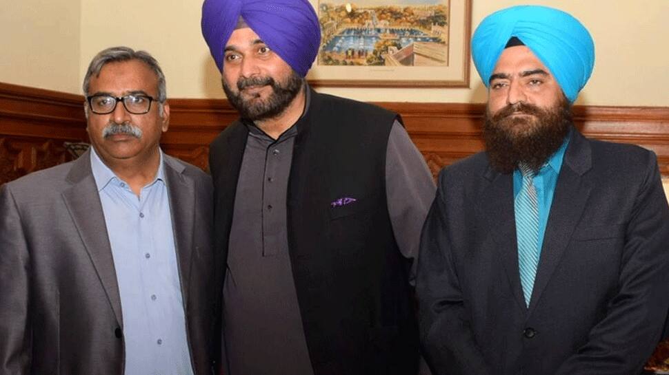 Pro-Khalistan leader in Pakistan shares pic with Navjot Singh Sidhu, triggers row in India  