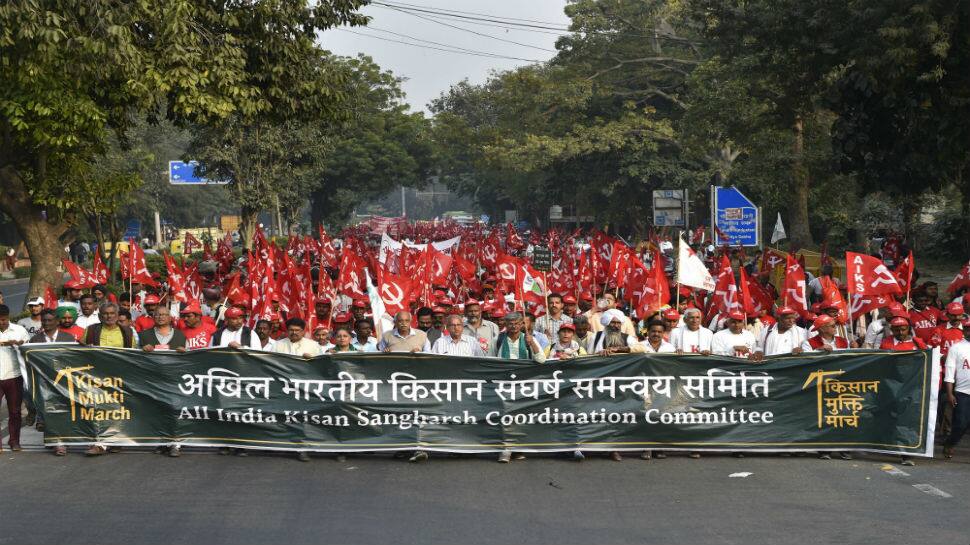 Traffic hit as farmers from across India converge in Delhi for Kisan March