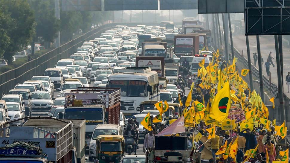 After day-long march, farmers brave chilly night at Ramlila Maidan