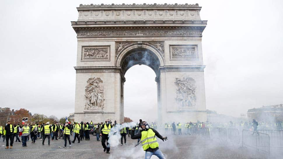 France mulls state of emergency after Paris riots, won&#039;t change policy