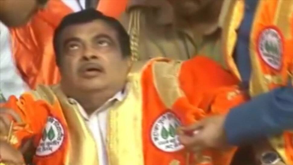 Union Minister Nitin Gadkari faints on stage