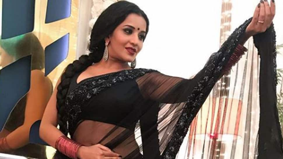 Monalisa stuns in a black saree, pictures are unmissable!