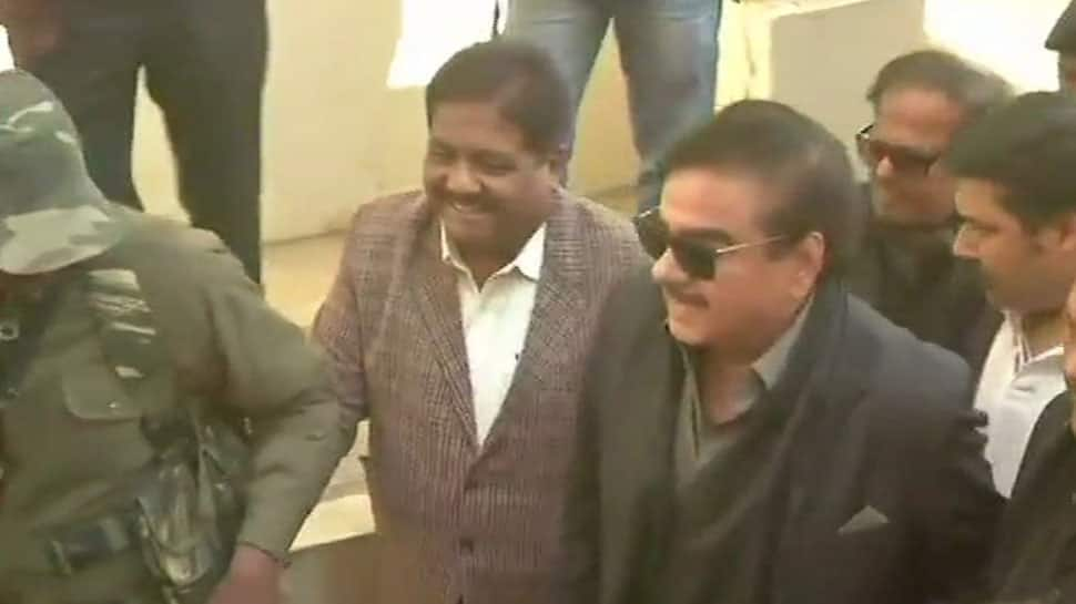 Shatrughan Sinha meets Lalu Prasad Yadav, calls his son Tejashwi &#039;Bihar&#039;s face&#039;