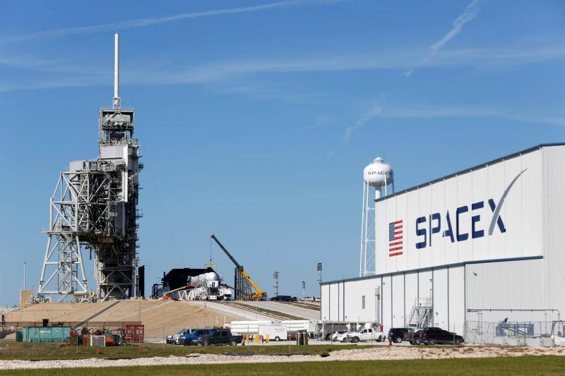 Spacex halts launch of U.S. military satellite due to winds