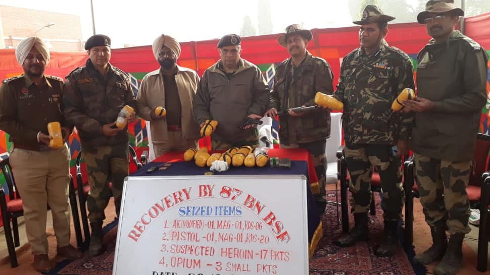 BSF recovers 17 kg heroin, pistol in Punjab&#039;s Ferozepur sector