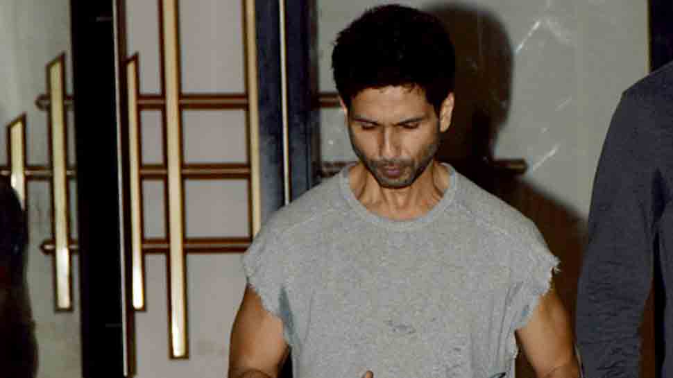 Shahid Kapoor gets snapped after work-out session, is all smile for paps — See pics