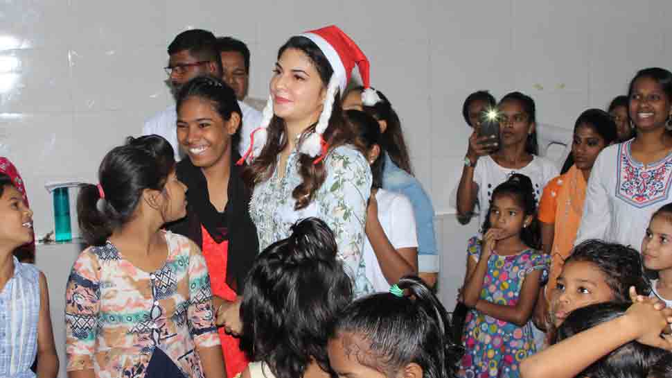 Jacqueline Fernandez makes Christmas eve special for underprivileged kids 