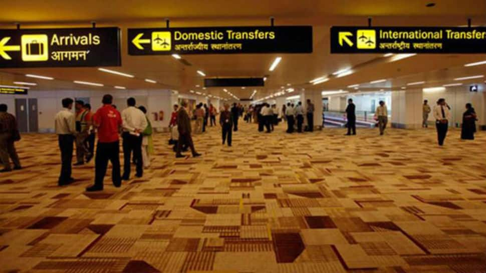 Flight departures from Delhi&#039;s IGI airport on hold due to fog