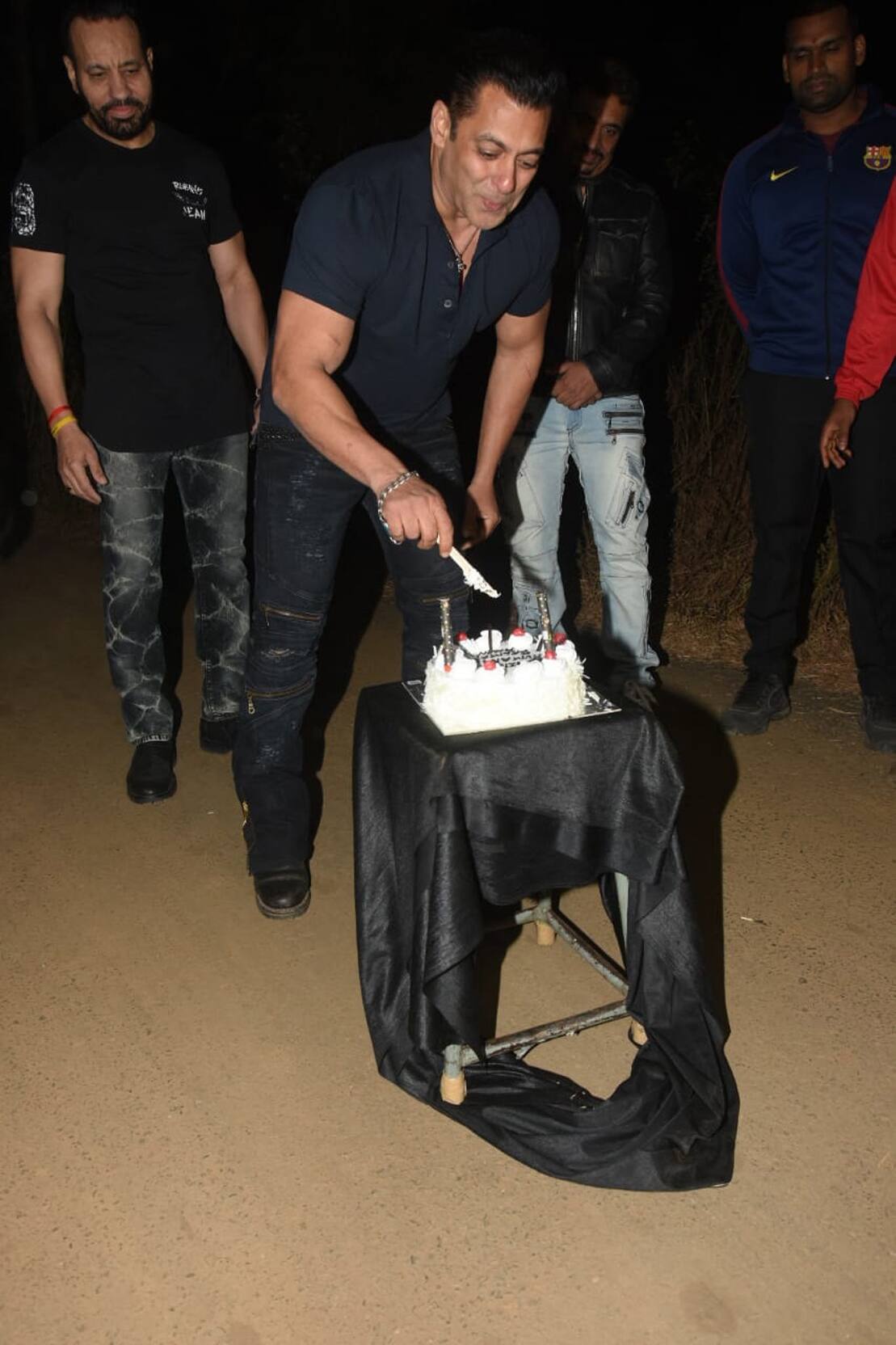 SAlman Khan birthday cake