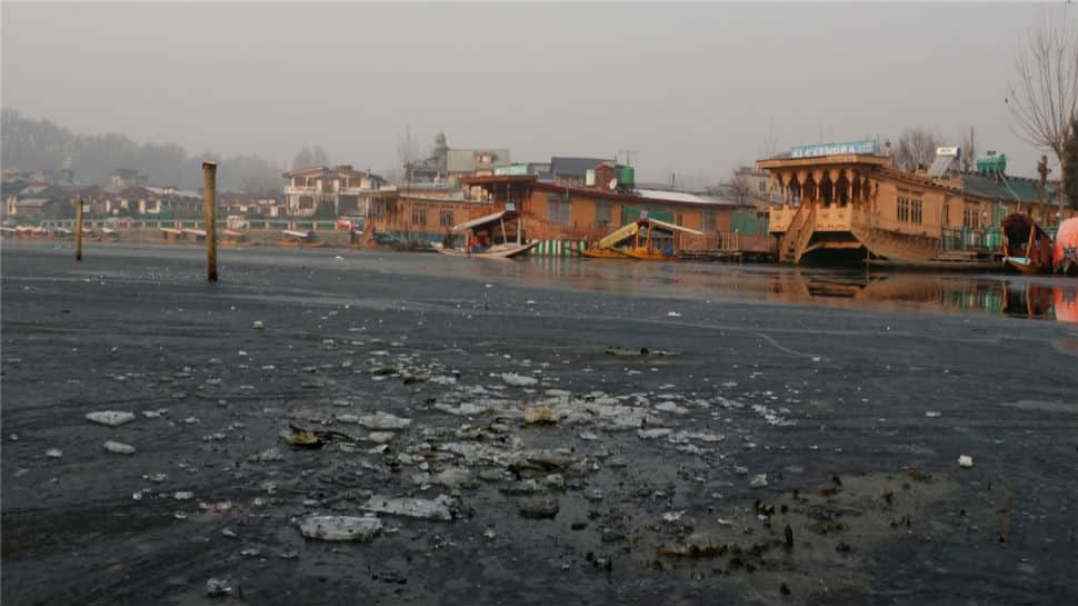 Srinagar experiences coldest December night in 30 years