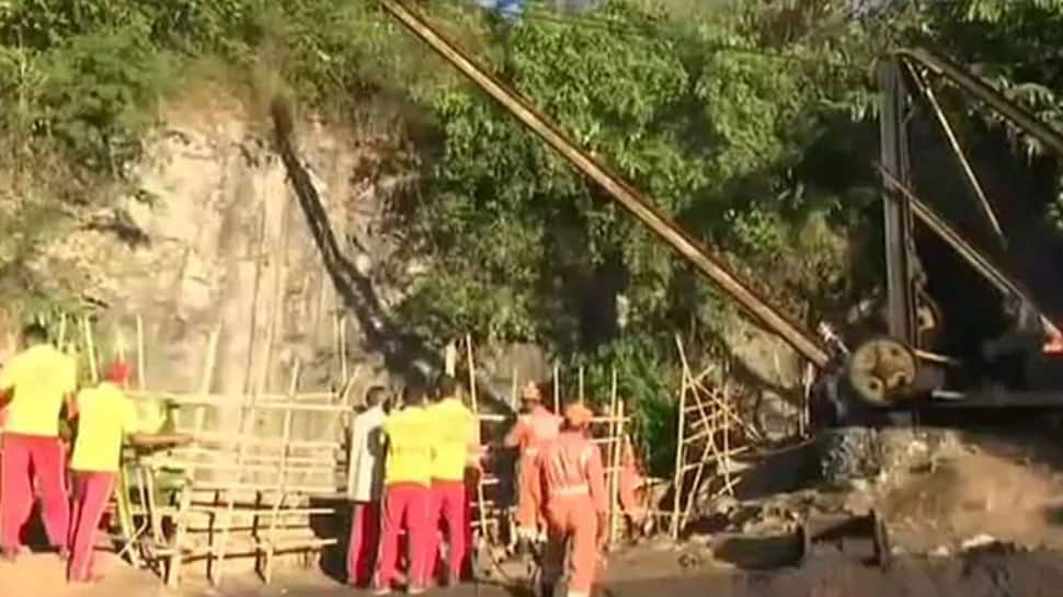 Meghalaya rescue ops underway; Navy, NDRF officials enter mine shaft to check water level 
