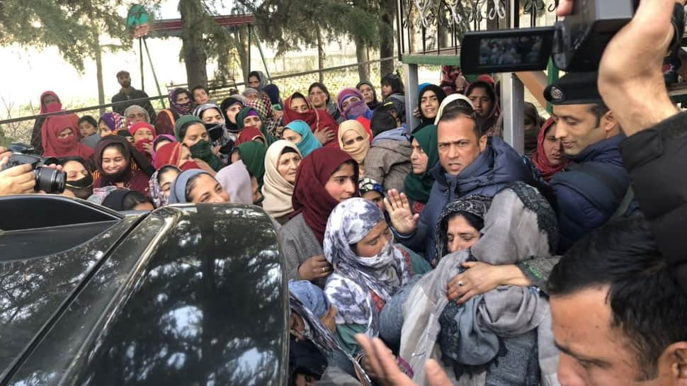 Mehbooba Mufti threatens J&amp;K Governor, police after meeting terrorist&#039;s family 