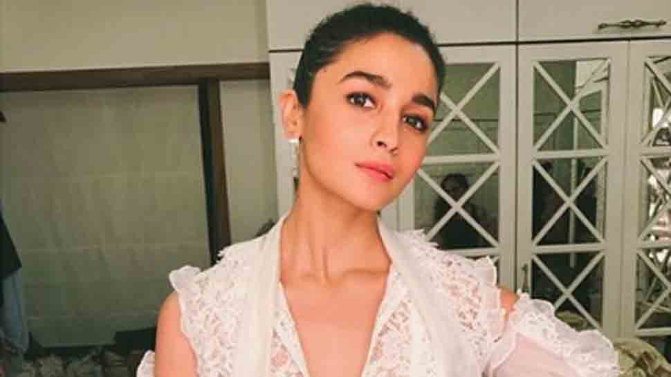 Alia Bhatt rings in 2019 with Ranbir Kapoor and his family Alia Bhatt rings in 2019 with Ranbir Kapoor and his family