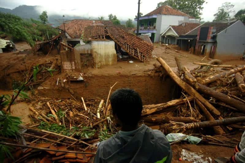 15 killed in Indonesia landslide