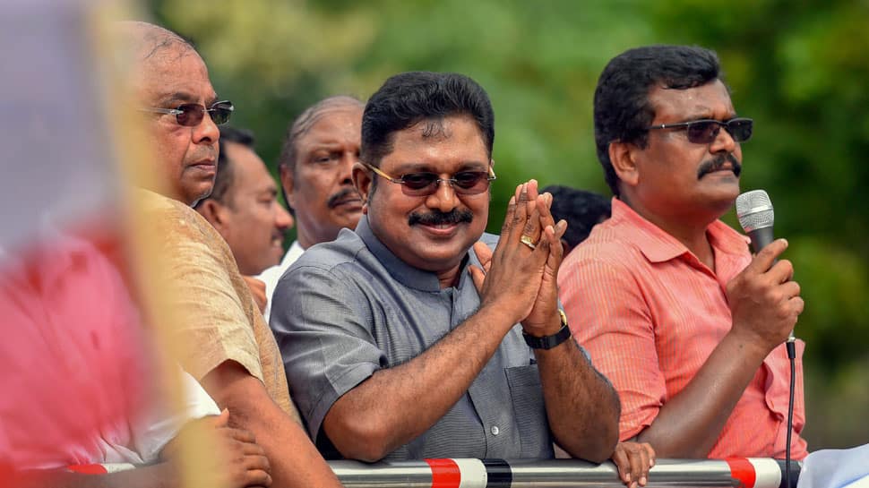 TTV Dhinakaran moves SC to allot &#039;Pressure Cooker&#039; symbol to his party