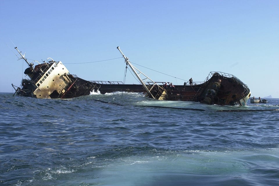 One killed, 10 missing in shipwreck in China