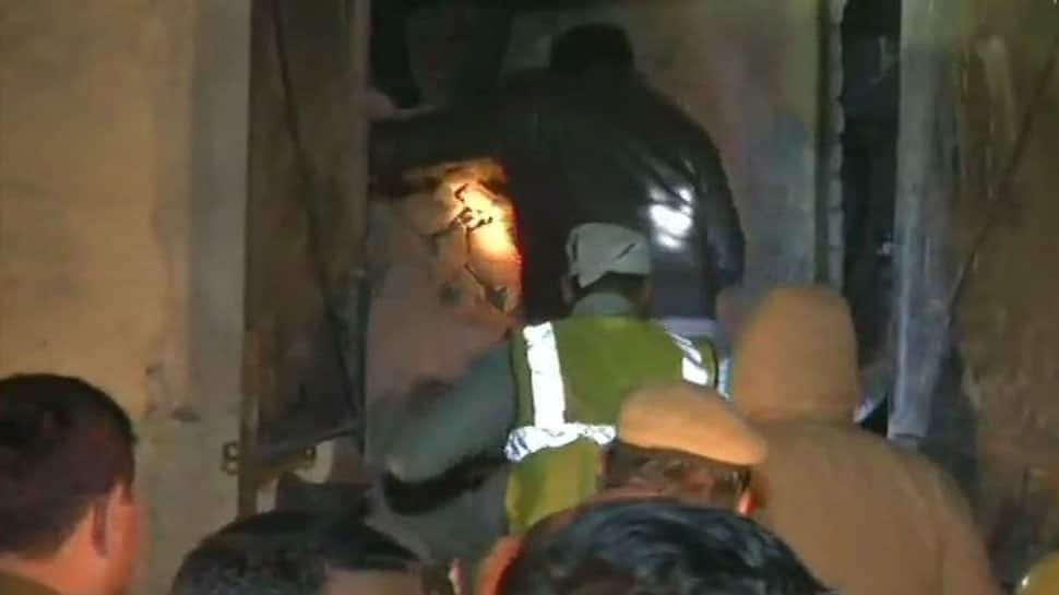 7 dead after building collapses in West Delhi&#039;s Moti Nagar, rescue operations underway