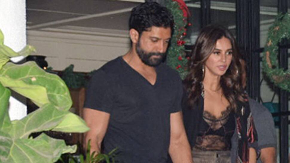 Photo Gallery: Farhan Akhtar-Shibani Dandekar step out for a date night ...