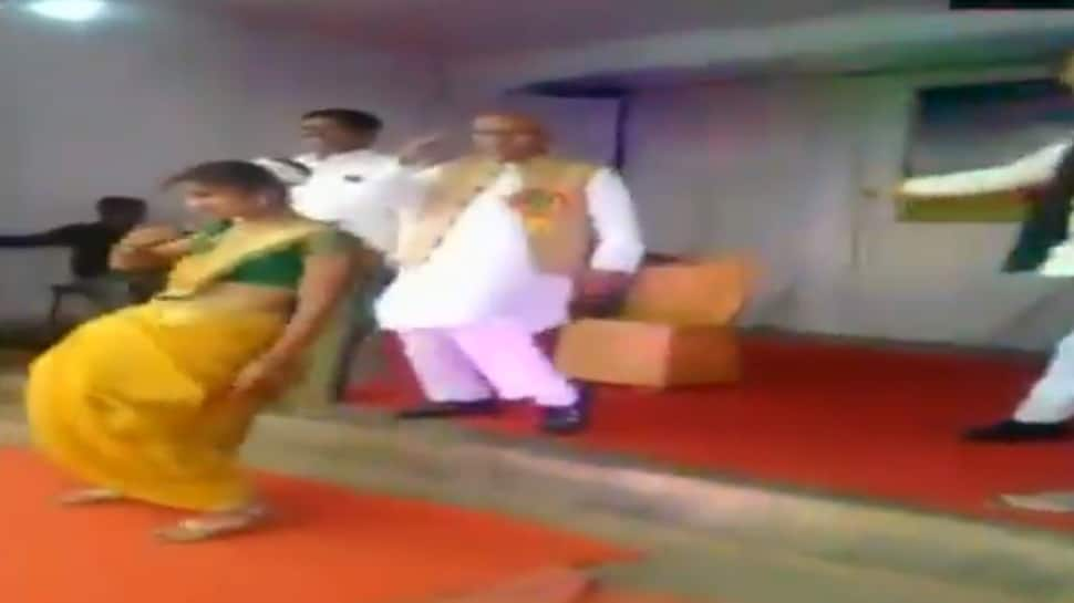 Watch: NCP MP Madhukar Kukde dances on ‘Aankh Maare’ at school function