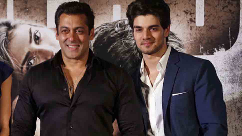 Salman Khan introduces Sooraj Pancholi as &#039;Satellite Shankar&#039;