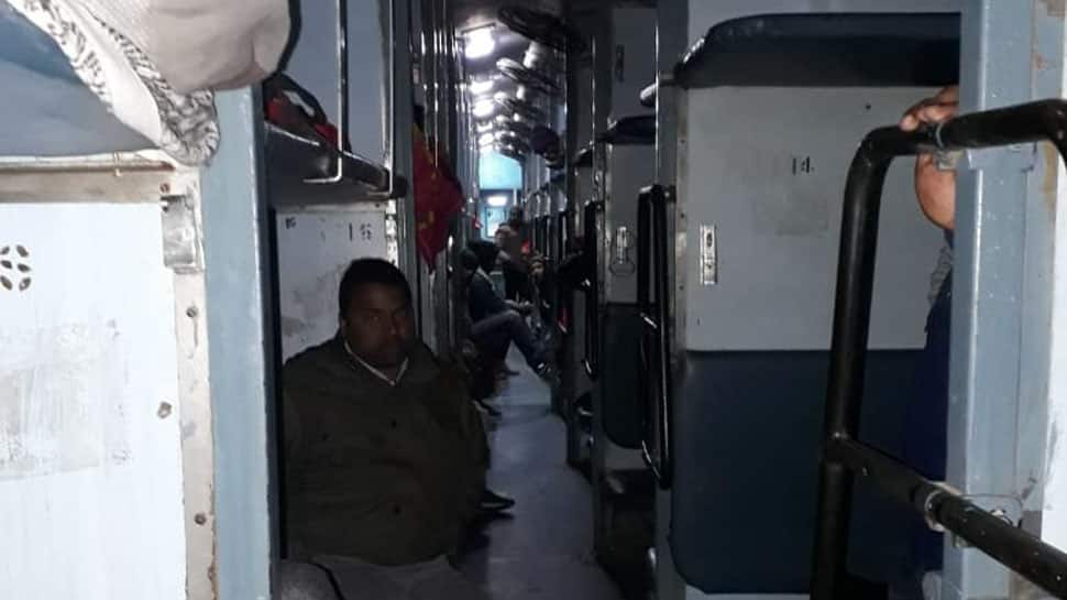 Unidentified robbers loot cash, jewellery from train passengers in Bihar