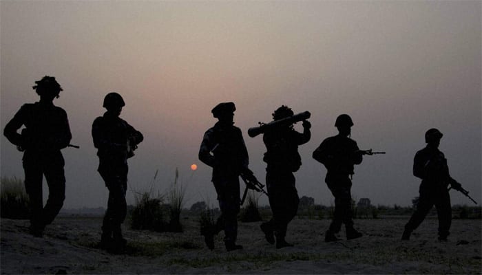 J&amp;K: Terrorists hurl grenade at CRPF platoon near Srinagar&#039;s Lal Chowk