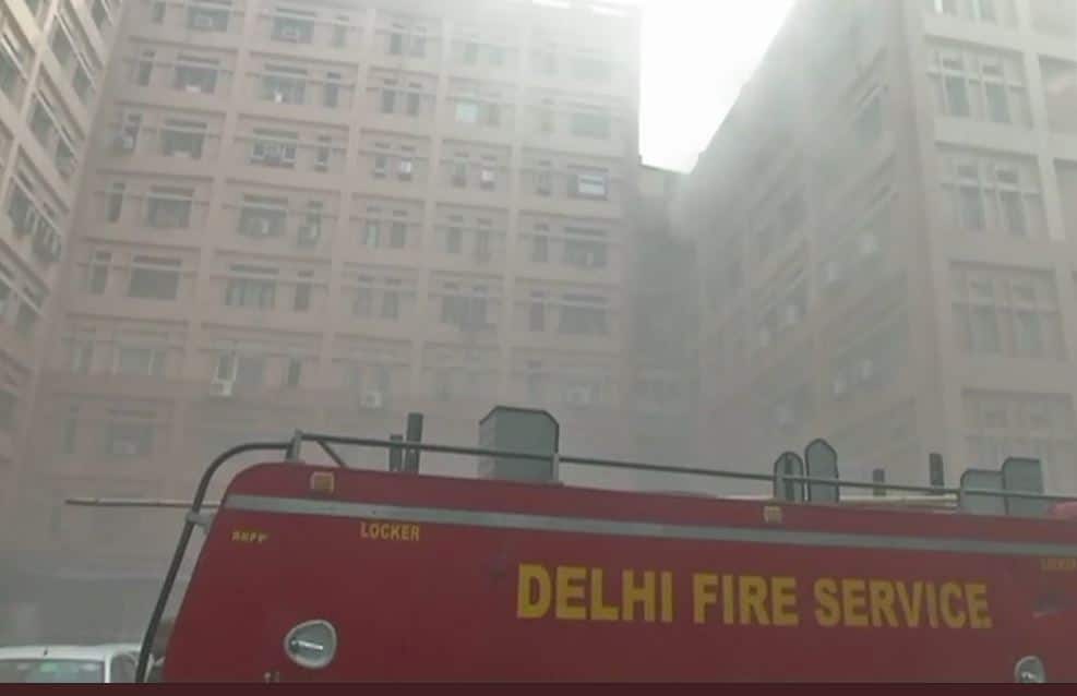 New Delhi: Fire breaks out at CGO Complex in Pragati Vihar, fire tenders rush to spot