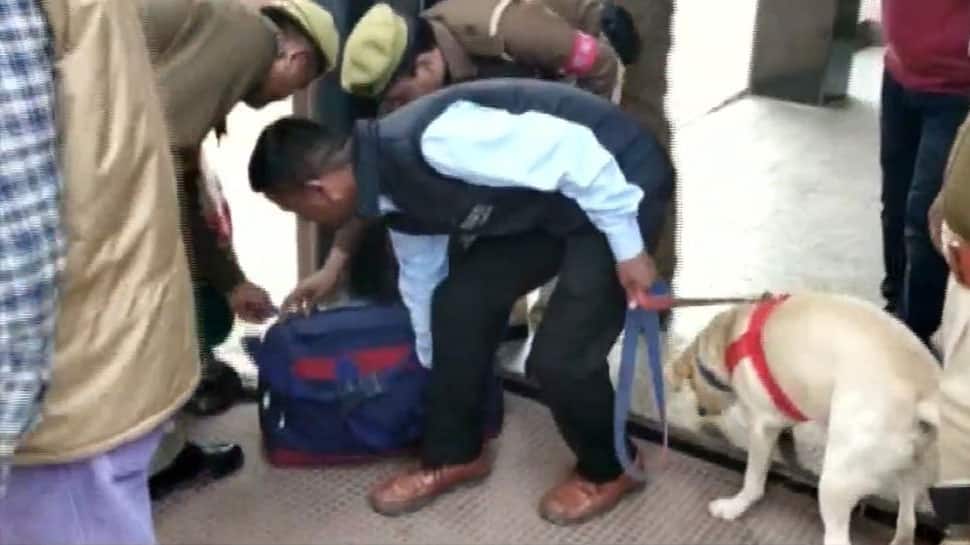 Kumbh Mela: UP Police conduct checkings at Shahjahanpur Railway Station, bomb and dog squad on spot