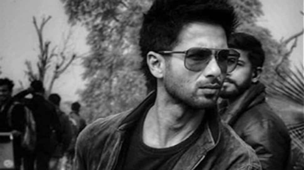 Shahid Kapoor&#039;s swag from &#039;Kabir Singh&#039; sets will make you excited for the release—Pic
