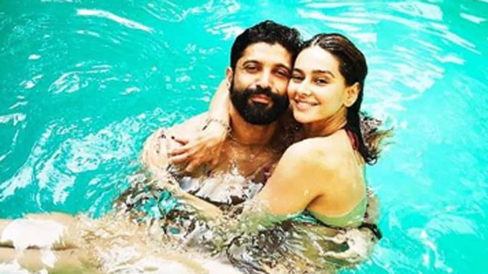 Farhan Akhtar shares pool picture with Shibani Dandekar, says &#039;Love you loads&#039;