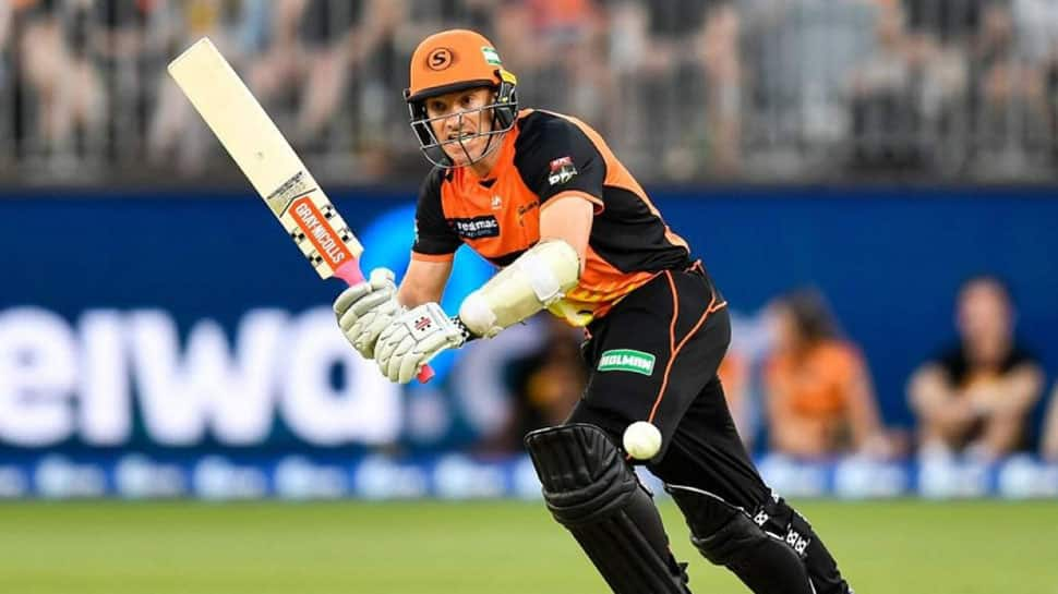 BBL: Michael Klinger dismissed off 7th delivery of over after umpiring blooper