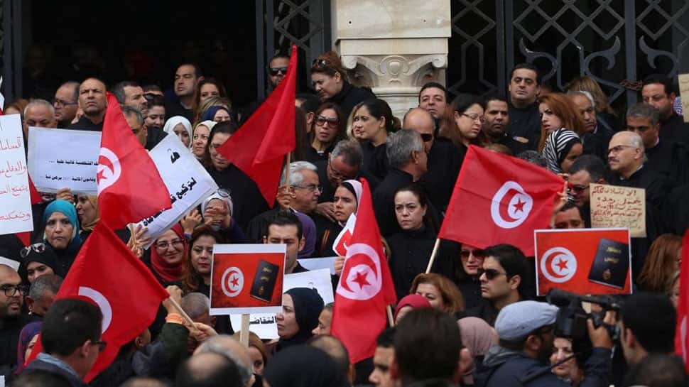 Tunisia&#039;s largest union starts nationwide strike over pay