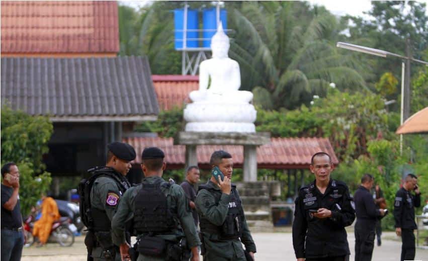 Gunmen kill two Buddhist monks in Thailand&#039;s troubled south
