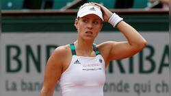 Unseeded Collins hammers Kerber to reach Australian Open quarters