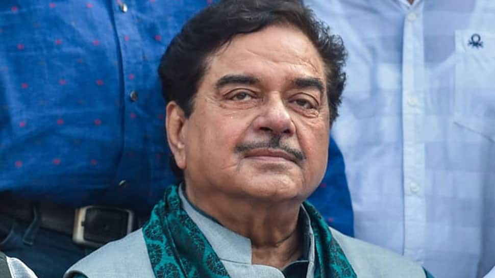 Despite warning from party, Shatrughan Sinha fires fresh salvo at BJP, says &#039;Kolkata rally was aimed at saving democracy&#039;