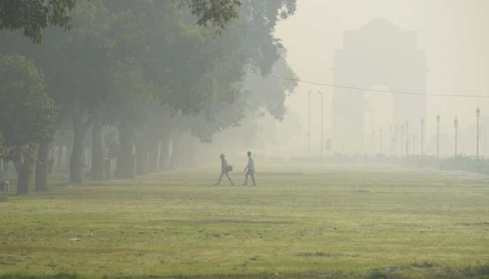 Cold, cloudy Monday morning in Delhi