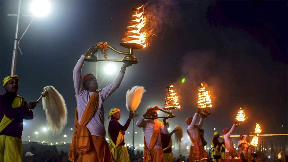 Thousands take a holy dip at Kumbh on &#039;Paush Poornima&#039;