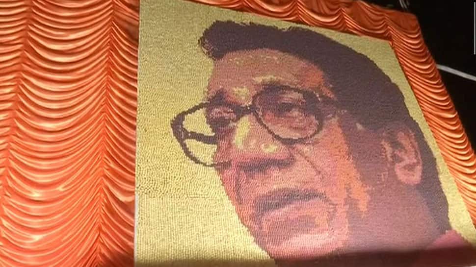 On Bal Thackeray&#039;s birth anniversary, Mumbai artist creates portrait with 33,000 Rudrakshas