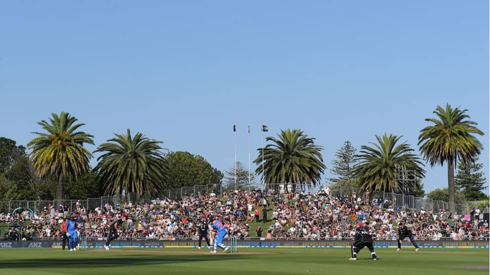 India vs New Zealand, 1st ODI: Twitter reacts as setting sun forces delay in Napier